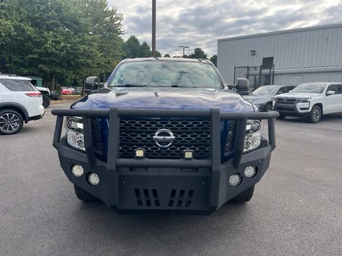 Used 2017 Nissan Titan PRO-4X w/ Pro-4x Convenience Package AWD/4WD image 2