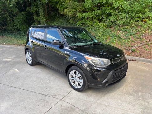Used 2015 Kia Soul + image 3