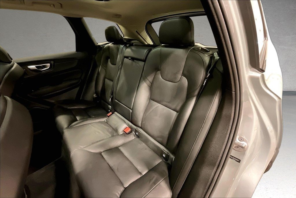 Certified 2024 Volvo XC60 B5 Plus w/ Climate Package AWD/4WD image 23