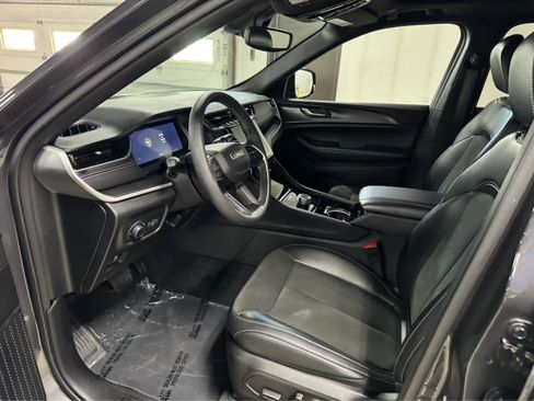 Certified 2023 Jeep Grand Cherokee Altitude image 15