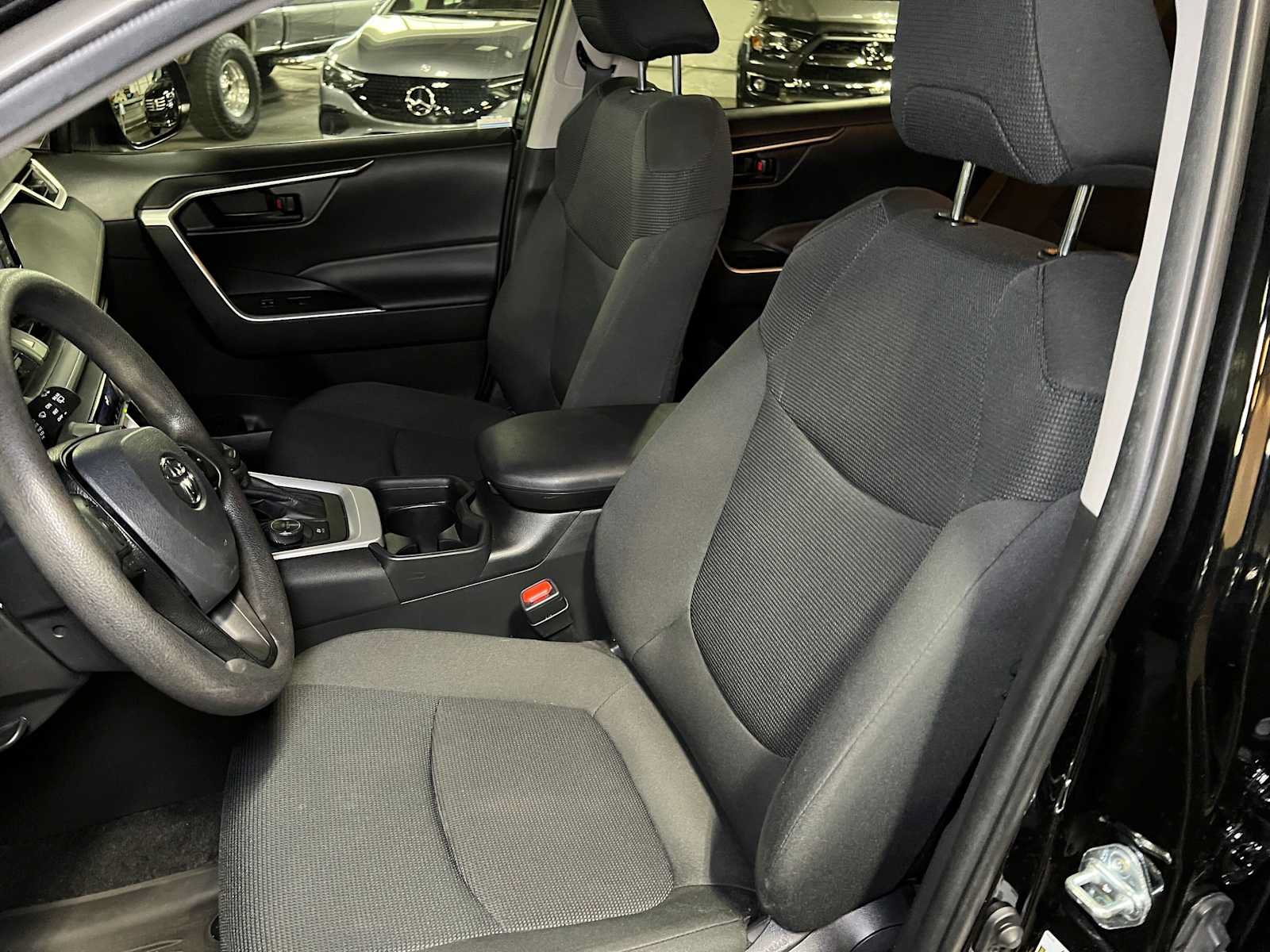 Used 2021 Toyota RAV4 LE AWD/4WD image 23