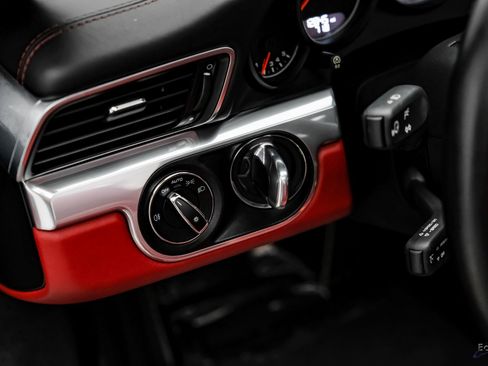 Used 2019 Porsche 911 Turbo image 63