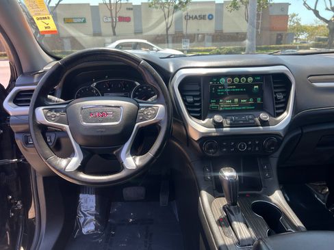 Used 2017 GMC Acadia SLT FWD image 17