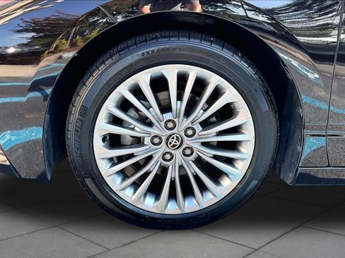 Used 2021 Toyota Avalon Limited FWD image 11