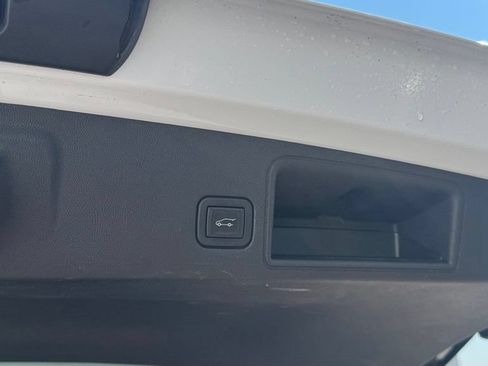 Used 2024 GMC Terrain Denali w/ Denali Premium Package AWD/4WD image 6