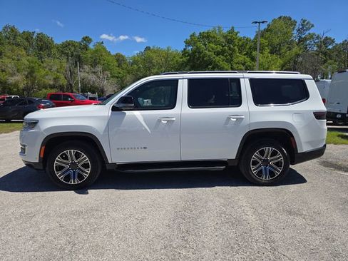 Certified 2024 Jeep Wagoneer Series II w/ Flexible Seating Group image 6