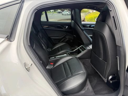 Used 2020 Porsche Panamera image 18
