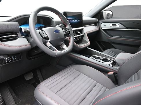 New 2026 Ford Explorer ST-Line w/ ST-Line Street Pack image 18