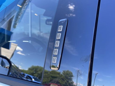 Used 2019 Ford F150 XLT w/ Equipment Group 302A Luxury AWD/4WD image 12