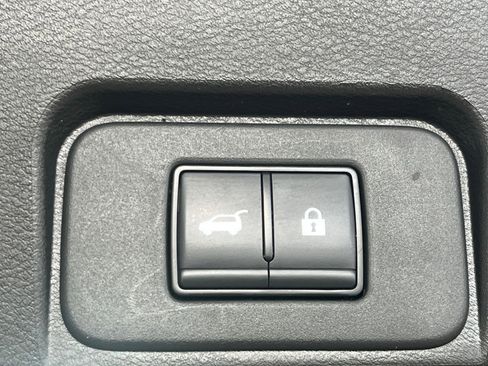 Used 2025 Nissan Rogue SV image 22