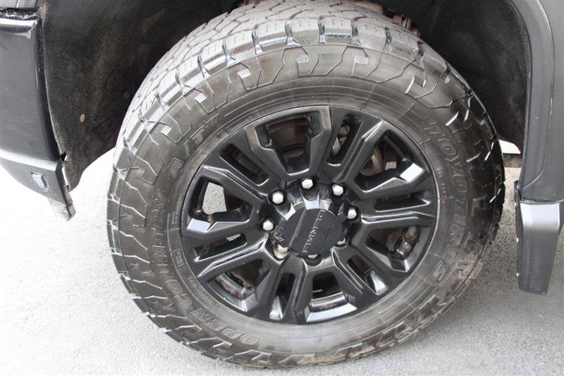 Used 2022 GMC Sierra 2500 Denali w/ Denali Black Diamond Edition AWD/4WD image 39