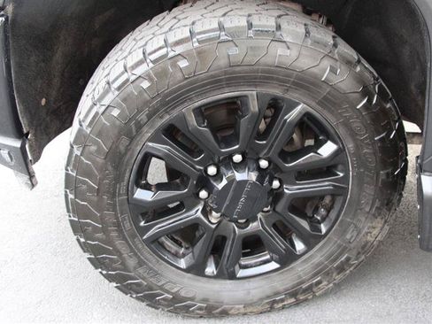 Used 2022 GMC Sierra 2500 Denali w/ Denali Black Diamond Edition AWD/4WD image 39