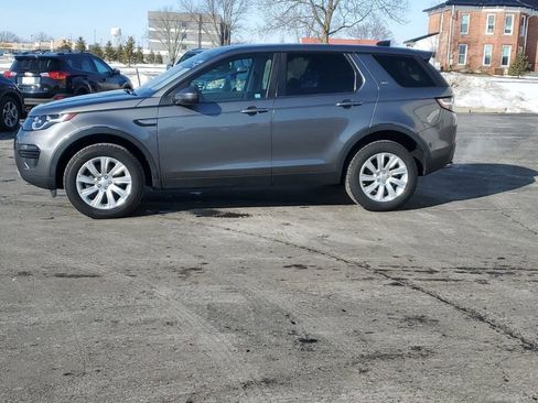 Used 2017 Land Rover Discovery Sport SE image 4