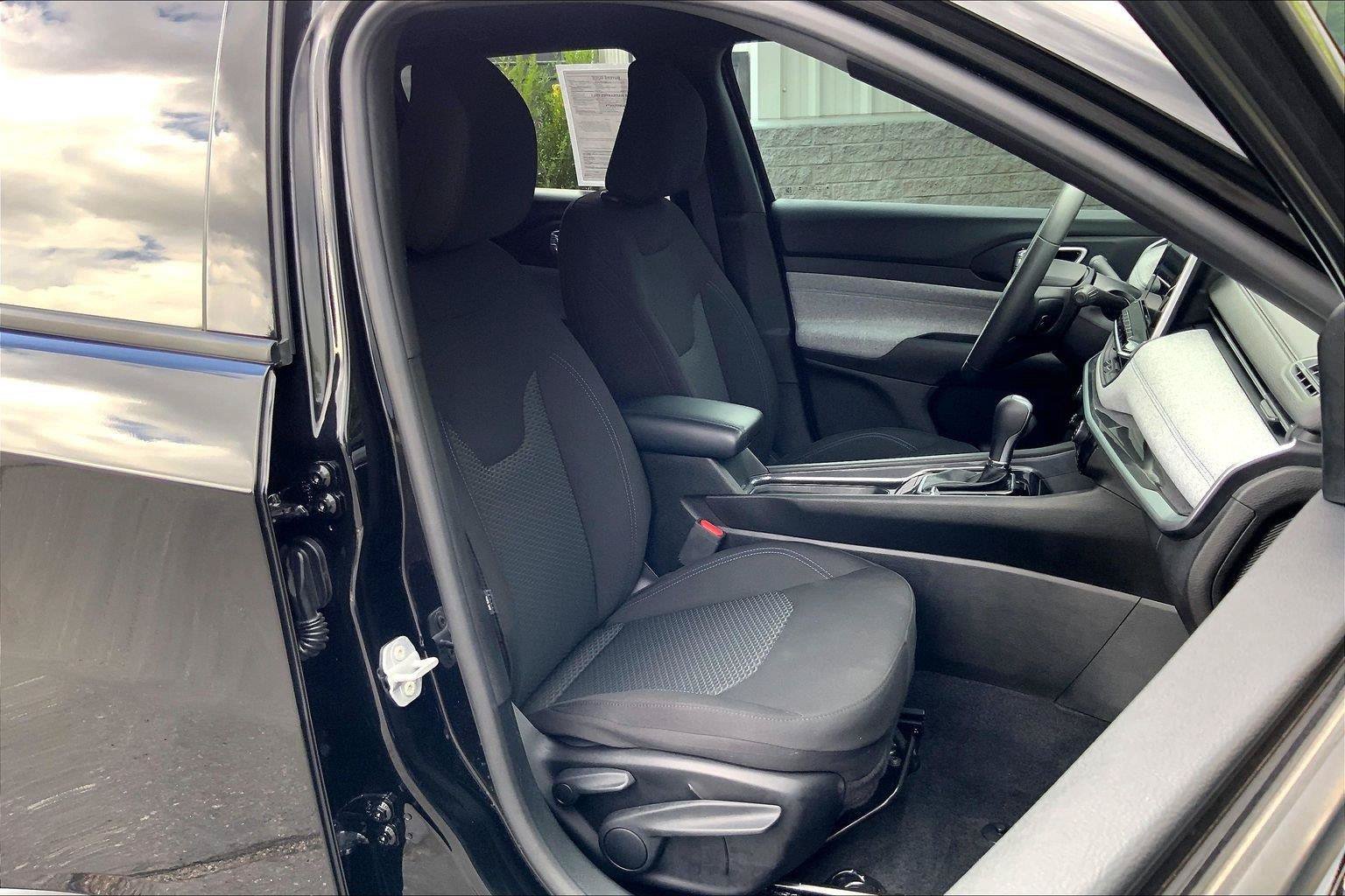 Used 2025 Jeep Compass Sport AWD/4WD image 7