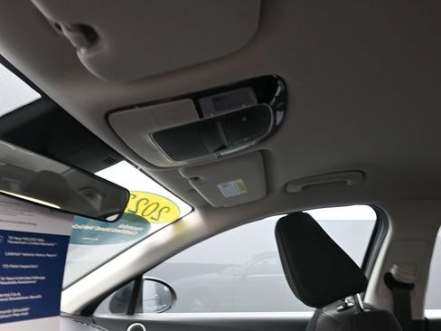 Certified 2023 Hyundai Sonata SE w/ Preferred Accessory Package image 21