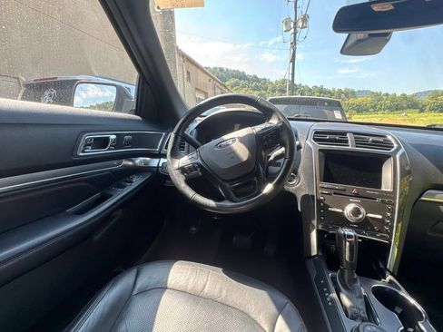 Used 2018 Ford Explorer Sport AWD/4WD image 16