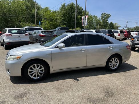 Used 2010 Toyota Camry LE FWD image 3