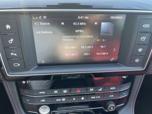 Used 2018 Jaguar F-PACE R-Sport image 17