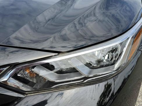 Certified 2023 Nissan Sentra SV FWD image 9