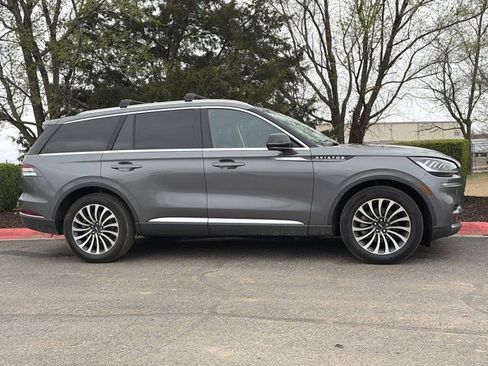 Used 2023 Lincoln Aviator Reserve w/ Elements Package Plus image 2