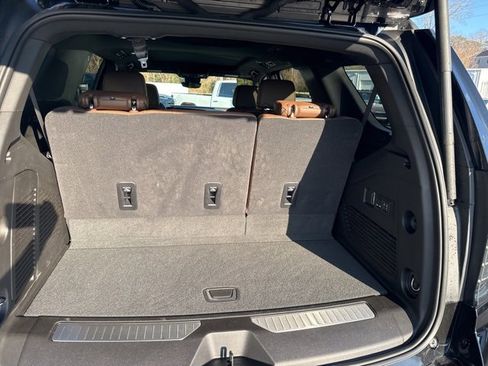 Used 2025 Chevrolet Tahoe High Country image 10