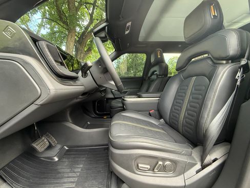Used 2025 Rivian R1S Adventure AWD/4WD image 9