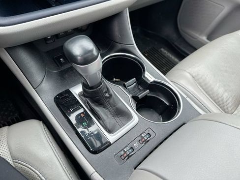 Used 2018 Toyota Highlander Limited Platinum AWD/4WD image 18