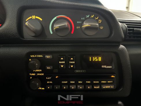Used 1993 Chevrolet Camaro Z28 RWD image 27