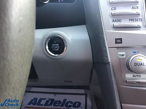 Used 2010 Toyota Camry image 34