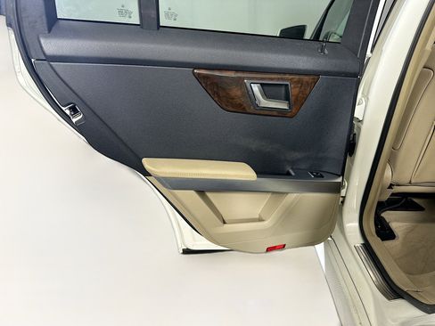 Used 2012 Mercedes-Benz GLK 350 2WD image 26