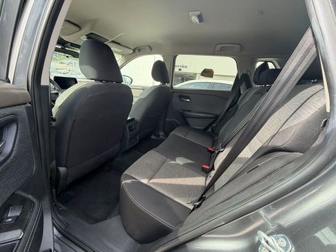 Used 2023 Nissan Rogue SV image 8