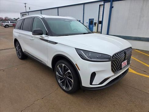 New 2025 Lincoln Aviator Reserve w/ Luxury Package image 3