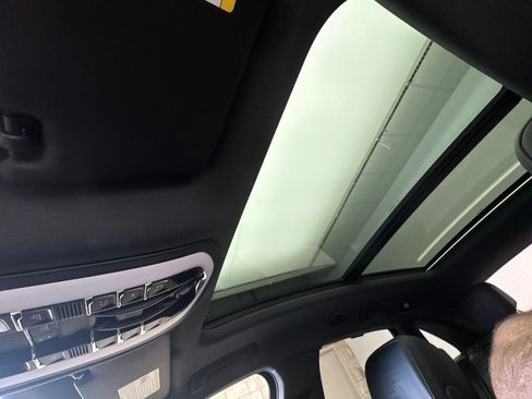 Certified 2023 Porsche Macan AWD/4WD image 42