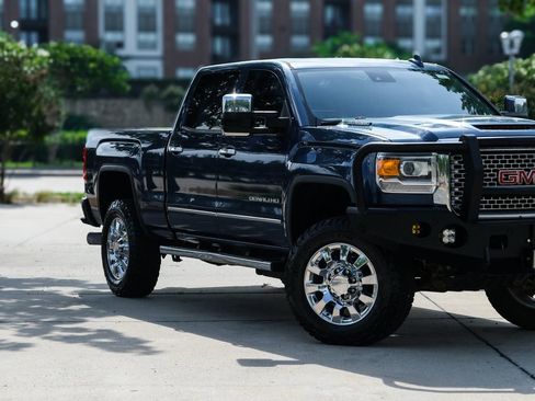Used 2016 GMC Sierra 2500 Denali w/ Duramax Plus Package AWD/4WD image 2