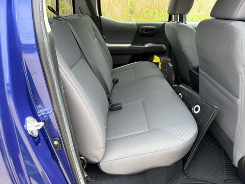 Used 2022 Toyota Tacoma SR5 AWD/4WD image 15