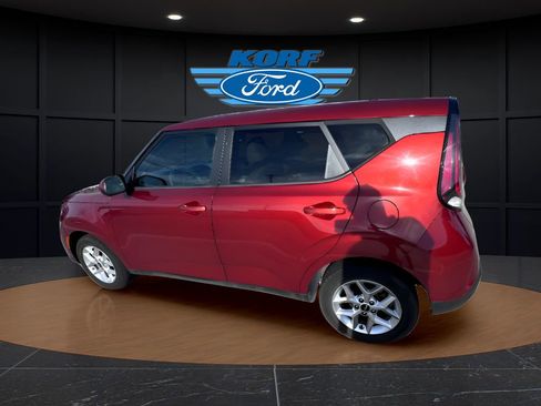 Used 2023 Kia Soul LX w/ LX Technology Package image 2