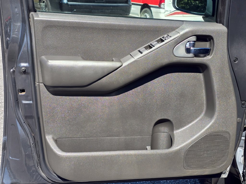 Used 2011 Nissan Frontier PRO-4X AWD/4WD image 44