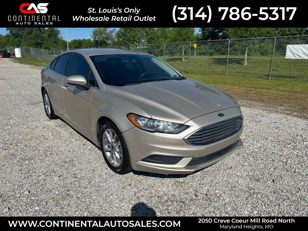 Used 2017 Ford Fusion SE w/ Fusion SE Technology Package FWD image 1
