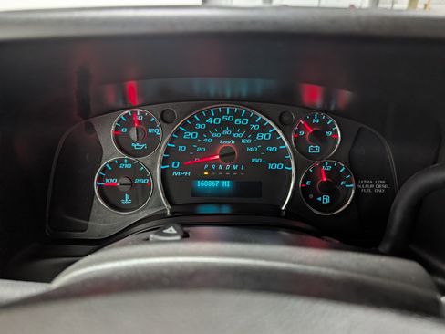 Used 2020 Chevrolet Express 2500 Extended image 18