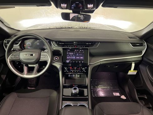 New 2025 Jeep Grand Cherokee Laredo image 27