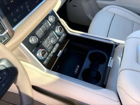 Used 2023 GMC Yukon Denali image 16