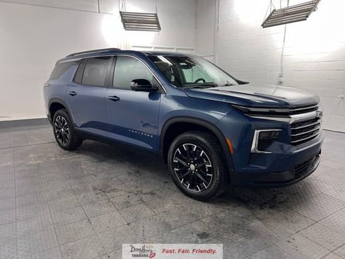 New 2026 Chevrolet Traverse LT w/ Sun and Wheel Package FWD image 3