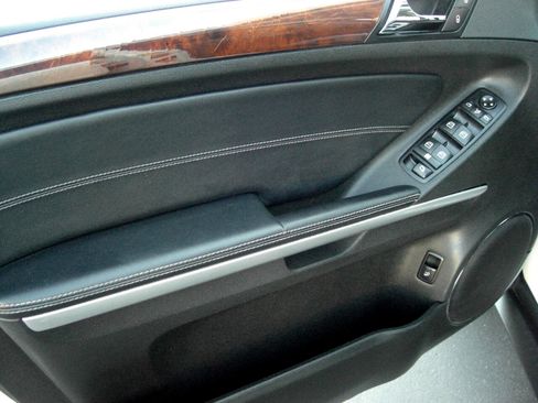 Used 2010 Mercedes-Benz GL 450 4MATIC 4dr GL 450 image 23