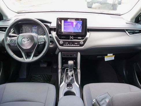 Used 2025 Toyota Corolla Cross LE FWD image 7