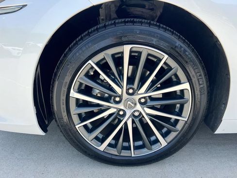 Certified 2025 Lexus ES 300h w/ Premium Package FWD image 9