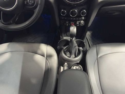 Used 2019 MINI Cooper 4-Door Hardtop w/ Signature Upholstery Package FWD image 17