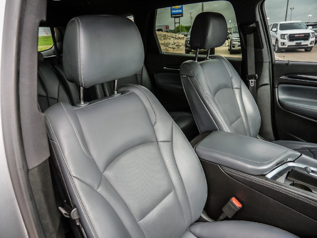 Used 2024 Buick Enclave Essence w/ Sport Touring Edition FWD image 17