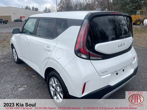 Used 2023 Kia Soul LX w/ LX Technology Package image 5