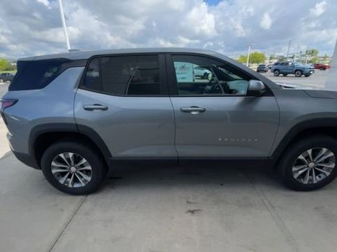 Used 2025 Chevrolet Equinox LT FWD image 3