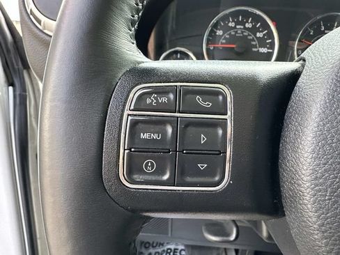 Used 2017 Jeep Wrangler Unlimited Sahara w/ Dual Top Group AWD/4WD image 17